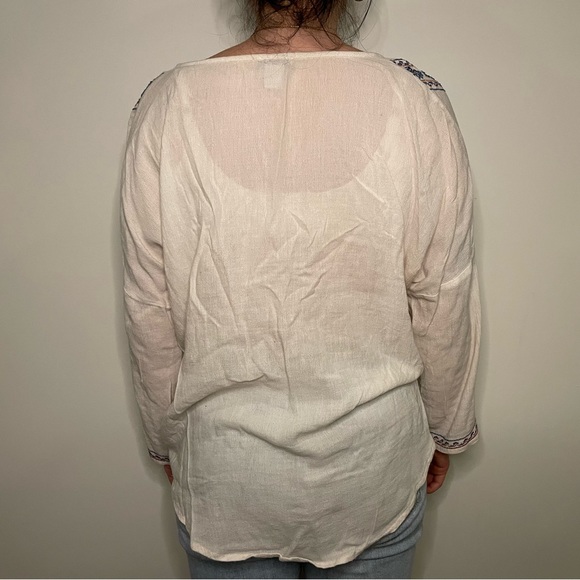 White top - Picture 2 of 2